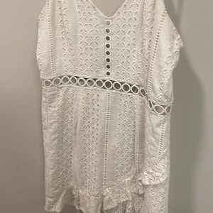 V neck white crotche dress with zipper